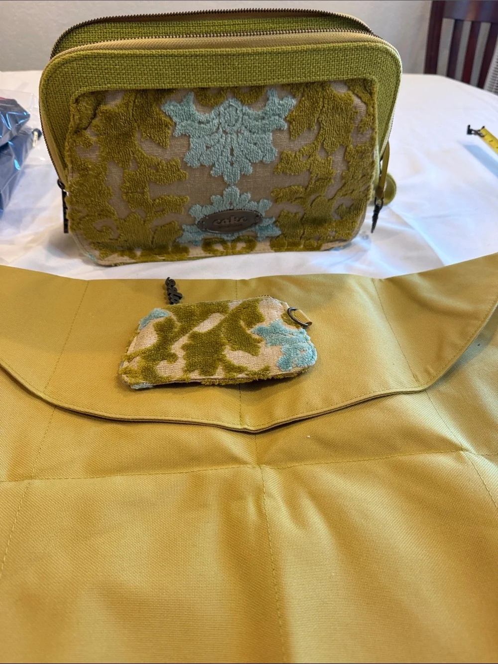 Rare cake Petunia Pickle bottom clutch like new !